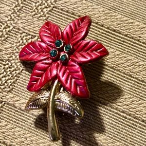 8798 Christmas Poinsettia Brooch/Pin Red Green Gemstones Gold Stem